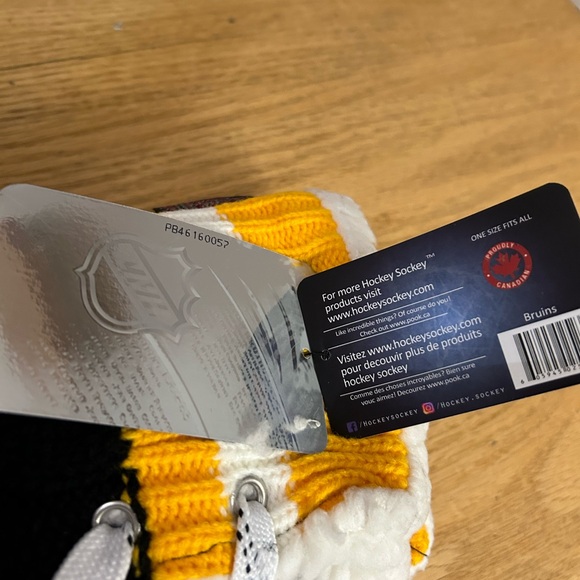 Boston Bruins Official NHL Skater Socks -NWT - Picture 4 of 7